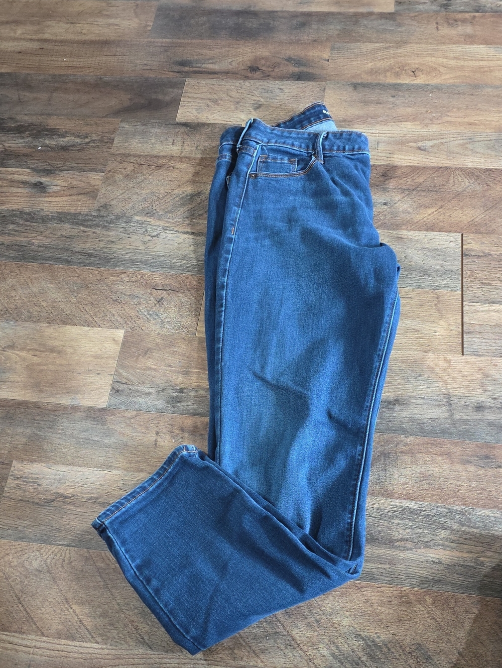 Old Navy Straight-Leg Denim Jeans in Medium Blue